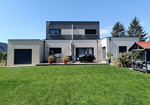 Notre gazon en rouleaux dans le jardin de Heltzle en Indre-et-Loire