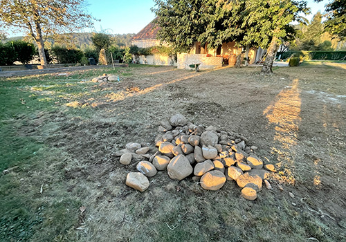 Notre gazon en rouleaux dans le jardin de Sanson des les Pyrénées-Atlantiques
